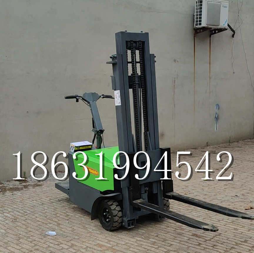 虎林市优程全电动叉车插腿式堆高车液压装卸车1.5吨升高小型站驾式铲车